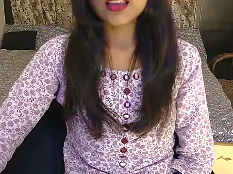 Snapshot of hoty-priya chatting on 11/21/25, 04:55 hoty-priya online show from 11/21/25, 04:55