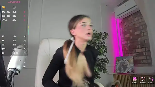 Snapshot of Blessed_Molly chatting on 10/06/25, 07:28 Blessed Molly online show from 10/06/25, 07:28