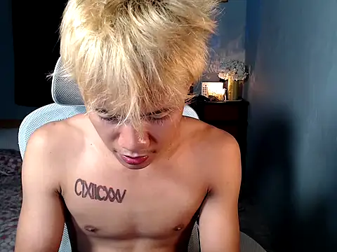 Snapshot of naughtyboyloy_0 chatting on 12/14/25, 04:45 naughtyboyloy 0 online show from 12/14/25, 04:45