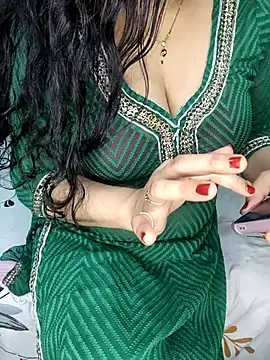 Snapshot of PRIYA_22 chatting on 10/15/25, 01:00 PRIYA 22 online show from 10/15/25, 01:00