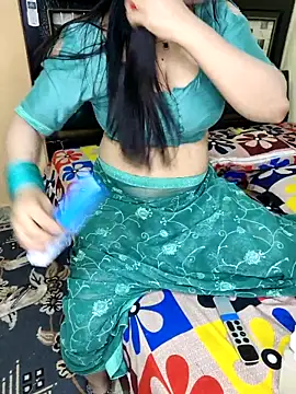 Snapshot of PRIYA_22 chatting on 11/15/25, 03:52 PRIYA 22 online show from 11/15/25, 03:52