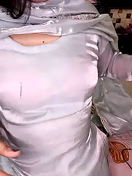 PRIYA 22 online show from 04/15/26, 03:41