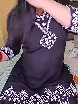Snapshot of PRIYA_22 chatting on 06/04/26, 12:33 PRIYA 22 online show from 06/04/26, 12:33