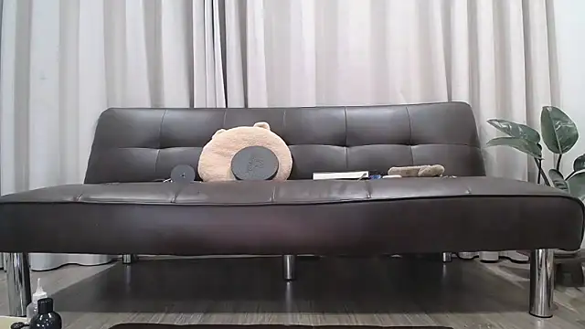 Snapshot of Liz_Hu chatting on 12/04/25, 09:51 Liz Hu online show from 12/04/25, 09:51