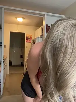 Snapshot of Canada_DD chatting on 12/20/25, 08:16 Canada DD online show from 12/20/25, 08:16