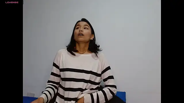 Gia Lee online show from 11/18/25, 03:01