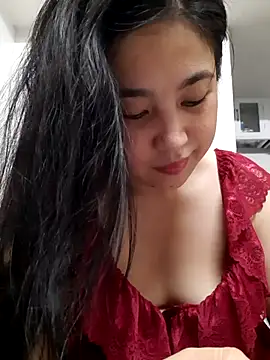 Snapshot of Minn-cute chatting on 10/29/25, 04:48 Minn-cute online show from 10/29/25, 04:48