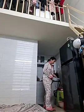 Snapshot of Minn-cute chatting on 11/08/25, 03:07 Minn-cute online show from 11/08/25, 03:07