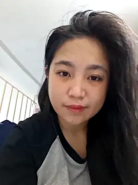 Snapshot of Minn-cute chatting on 11/15/25, 10:12 Minn-cute online show from 11/15/25, 10:12