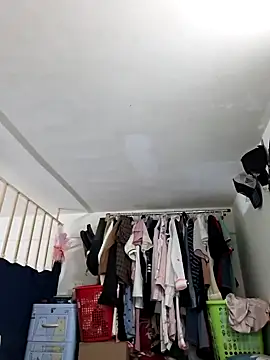 Snapshot of Minn-cute chatting on 11/17/25, 12:11 Minn-cute online show from 11/17/25, 12:11