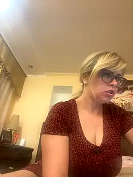 Crystal00Girl online show from 09/27/25, 08:47