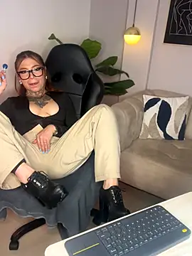 Snapshot of dreamleah_ chatting on 09/22/25, 05:53 dreamleah online show from 09/22/25, 05:53