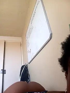 Snapshot of Freakysluttt chatting on 09/22/25, 11:01 Freakysluttt online show from 09/22/25, 11:01