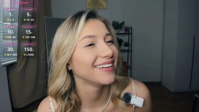 Snapshot of FaaBinaa chatting on 10/17/25, 07:22 FaaBinaa online show from 10/17/25, 07:22