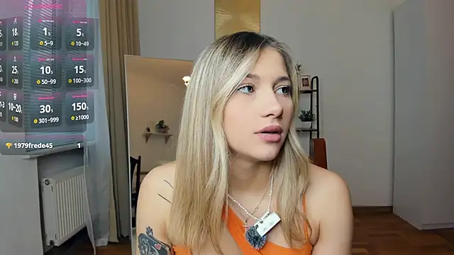 Snapshot of FaaBinaa chatting on 10/21/25, 07:31 FaaBinaa online show from 10/21/25, 07:31