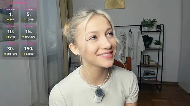 Snapshot of FaaBinaa chatting on 11/10/25, 07:18 FaaBinaa online show from 11/10/25, 07:18