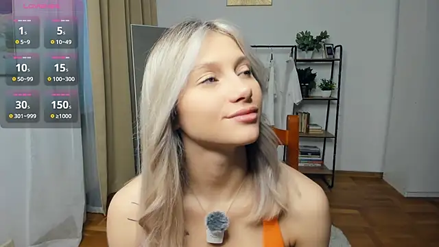 Snapshot of FaaBinaa chatting on 11/30/25, 07:12 FaaBinaa online show from 11/30/25, 07:12