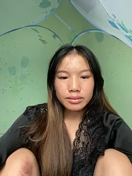 Snapshot of QueenLink chatting on 10/04/25, 03:37 QueenLink online show from 10/04/25, 03:37