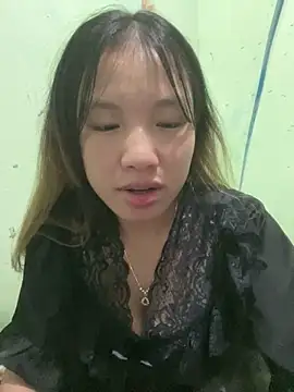 Snapshot of QueenLink chatting on 10/13/25, 06:19 QueenLink online show from 10/13/25, 06:19