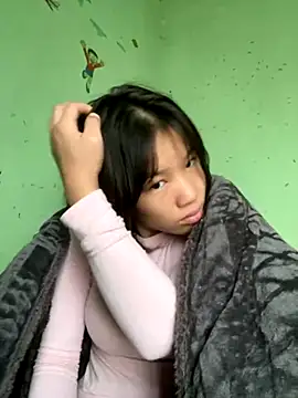 Snapshot of QueenLink chatting on 11/22/25, 02:43 QueenLink online show from 11/22/25, 02:43