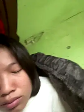 Snapshot of QueenLink chatting on 11/30/25, 02:37 QueenLink online show from 11/30/25, 02:37