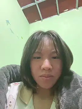 Snapshot of QueenLink chatting on 12/15/25, 11:31 QueenLink online show from 12/15/25, 11:31