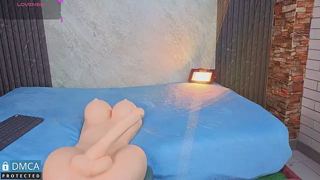 nena cupcake  online show from 04/07/26, 11:43