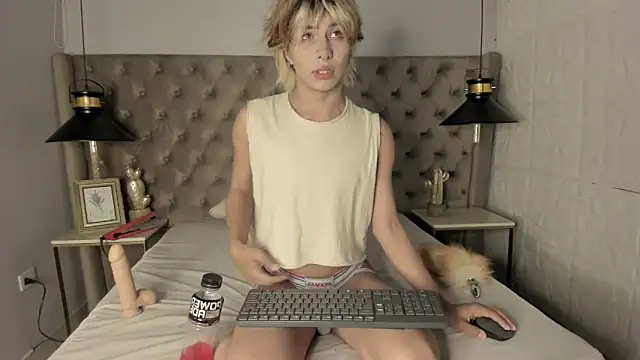 Snapshot of OliIverr22 chatting on 09/22/25, 01:46 OliIverr22 online show from 09/22/25, 01:46