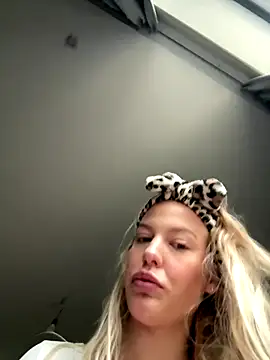 Chloemillerrxx online show from 10/10/25, 01:21