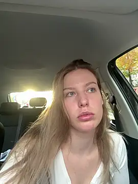 Chloemillerrxx online show from 11/18/25, 02:43