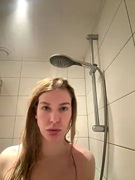 Chloemillerrxx online show from 12/22/25, 04:04