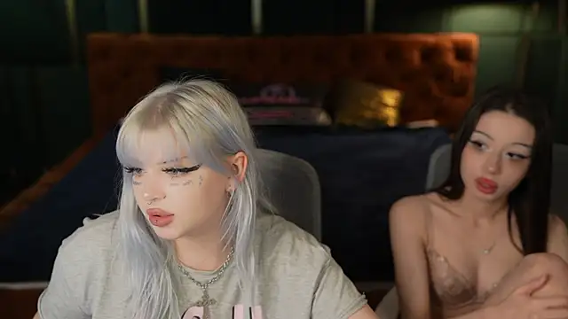 Snapshot of Naomi_054 chatting on 11/18/25, 03:38 Naomi 054 online show from 11/18/25, 03:38