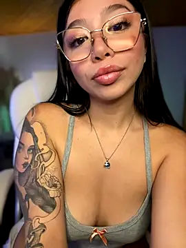 Maddy Piink online show from 12/16/25, 08:58