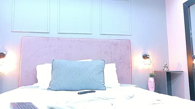 Camila Hill  online show from 03/31/26, 01:00