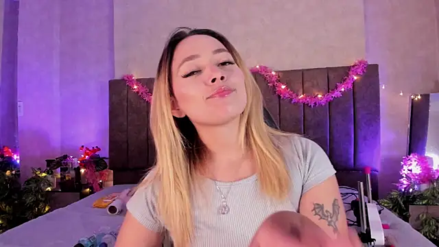 LanaMills  online show from 05/25/26, 04:51