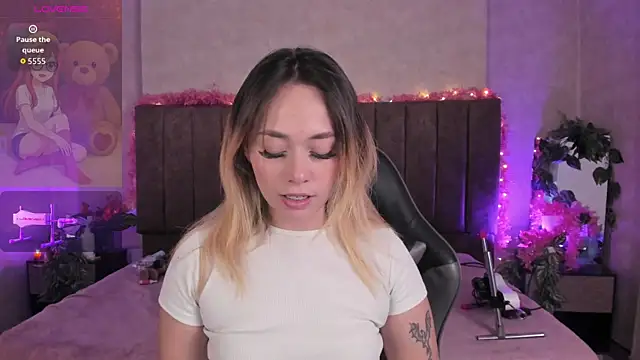 LanaMills  online show from 07/10/26, 03:33