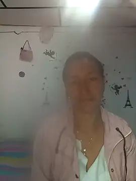 Snapshot of Keilathompson10 chatting on 09/29/25, 04:12 Keilathompson10 online show from 09/29/25, 04:12