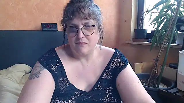 ladyfrombonn online show from 04/16/26, 04:19