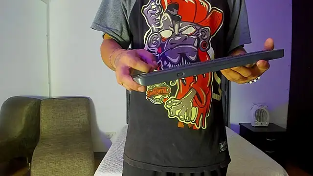 wyatt 3 online show from 10/10/25, 11:53