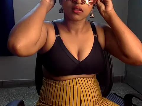 Hot-Honey20 online show from 10/24/25, 12:56