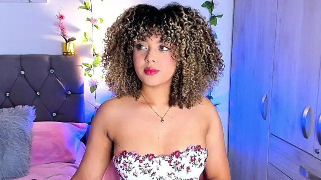 Snapshot of isajonnes18 chatting on 10/06/25, 09:45 isajonnes18 online show from 10/06/25, 09:45