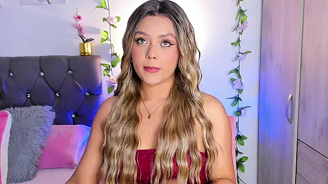 Snapshot of isajonnes18 chatting on 10/15/25, 02:55 isajonnes18 online show from 10/15/25, 02:55