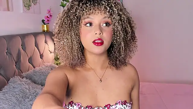 Snapshot of isajonnes18 chatting on 10/25/25, 11:54 isajonnes18 online show from 10/25/25, 11:54