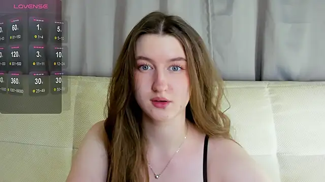 Snapshot of MissFoxy_Ti chatting on 10/17/25, 01:09 MissFoxy Ti online show from 10/17/25, 01:09