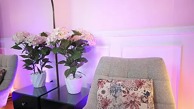 MilaCrave online show from 04/13/26, 11:37