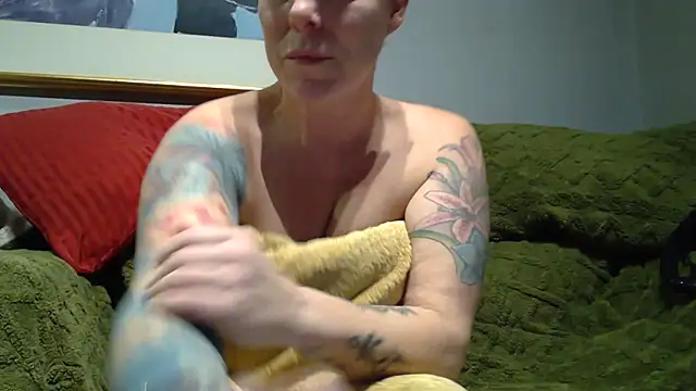 Island Siren online show from 10/23/25, 07:01