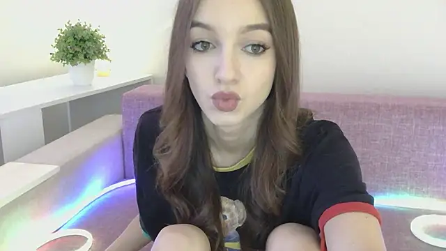 Snapshot of NotSoSweetDasha chatting on 11/17/25, 10:21 NotSoSweetDasha online show from 11/17/25, 10:21