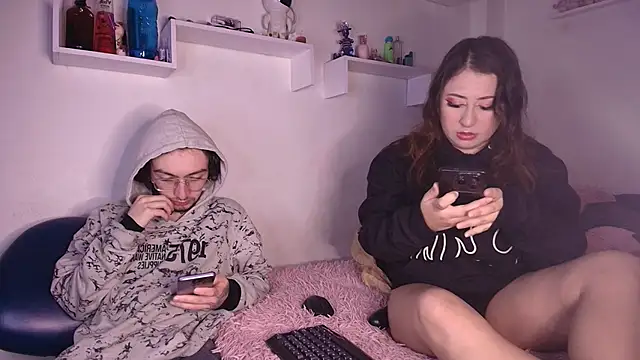 annyharriis online show from 12/15/25, 07:29