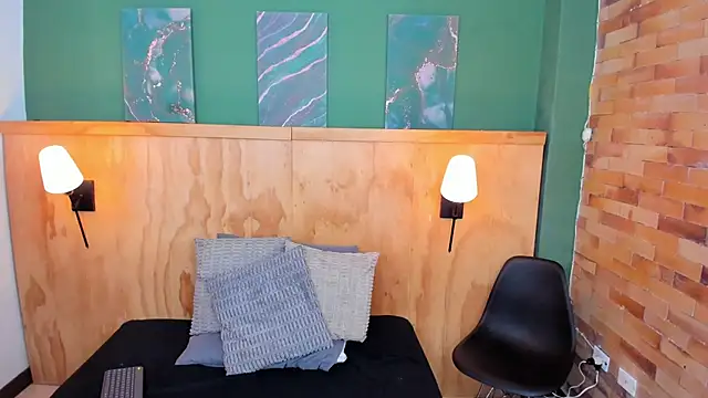 halleylorens online show from 09/15/25, 07:03