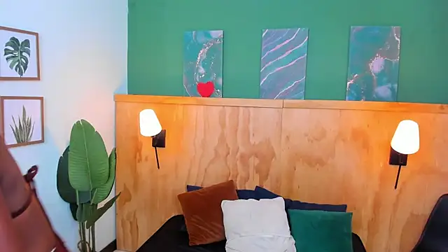 halleylorens online show from 10/11/25, 07:12